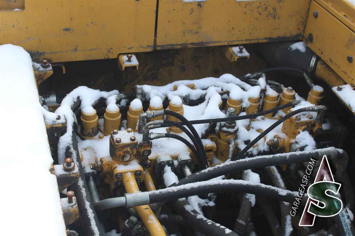 Main control valves - Heavy equipment parts