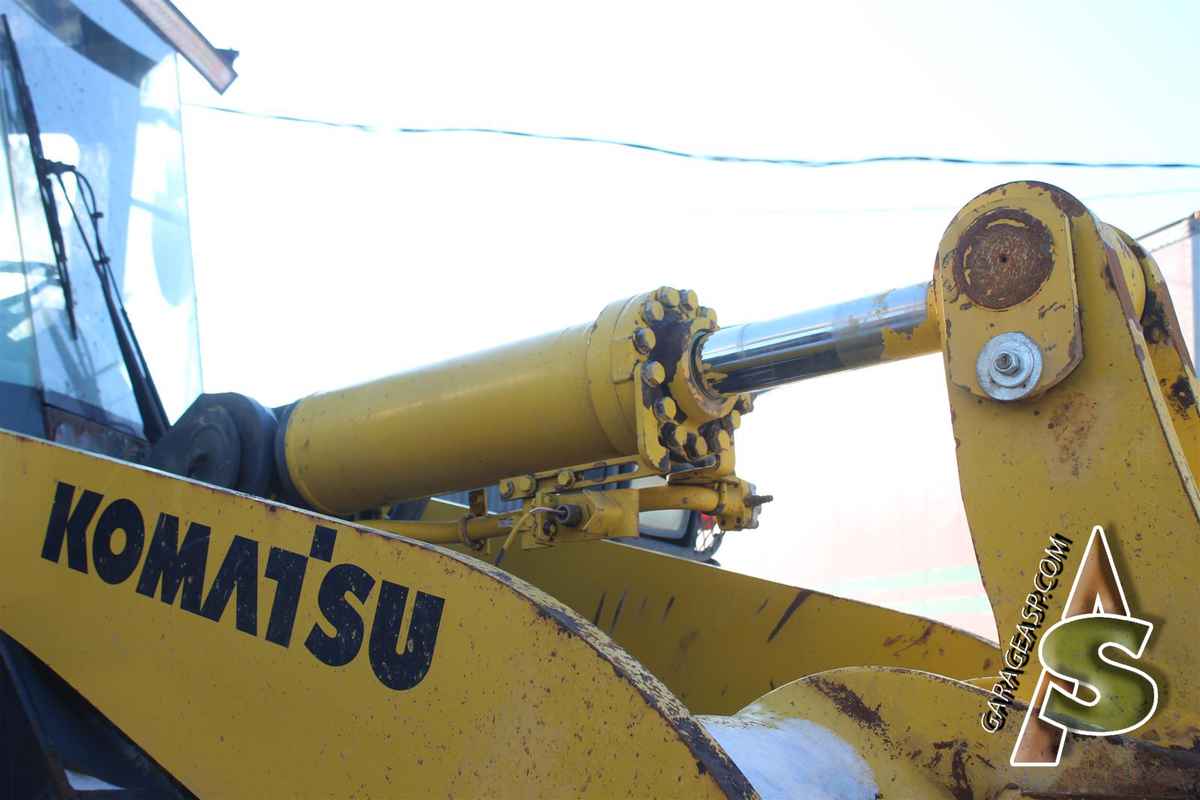 bucket-cylinders-heavy-equipment-parts